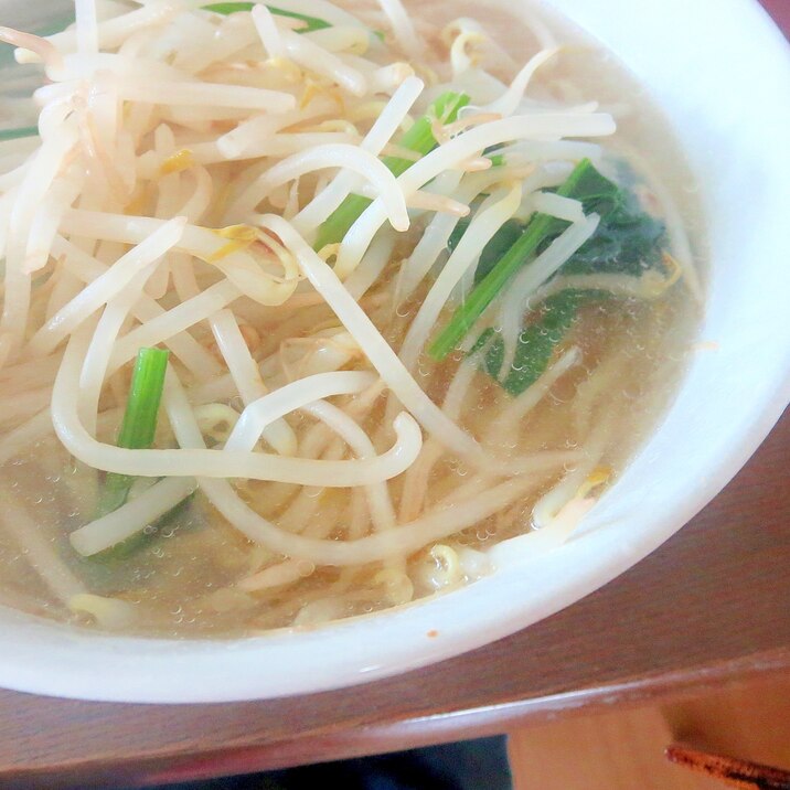 もやしたっぷり！塩ラーメン